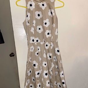 Flower dress with cut out at the back